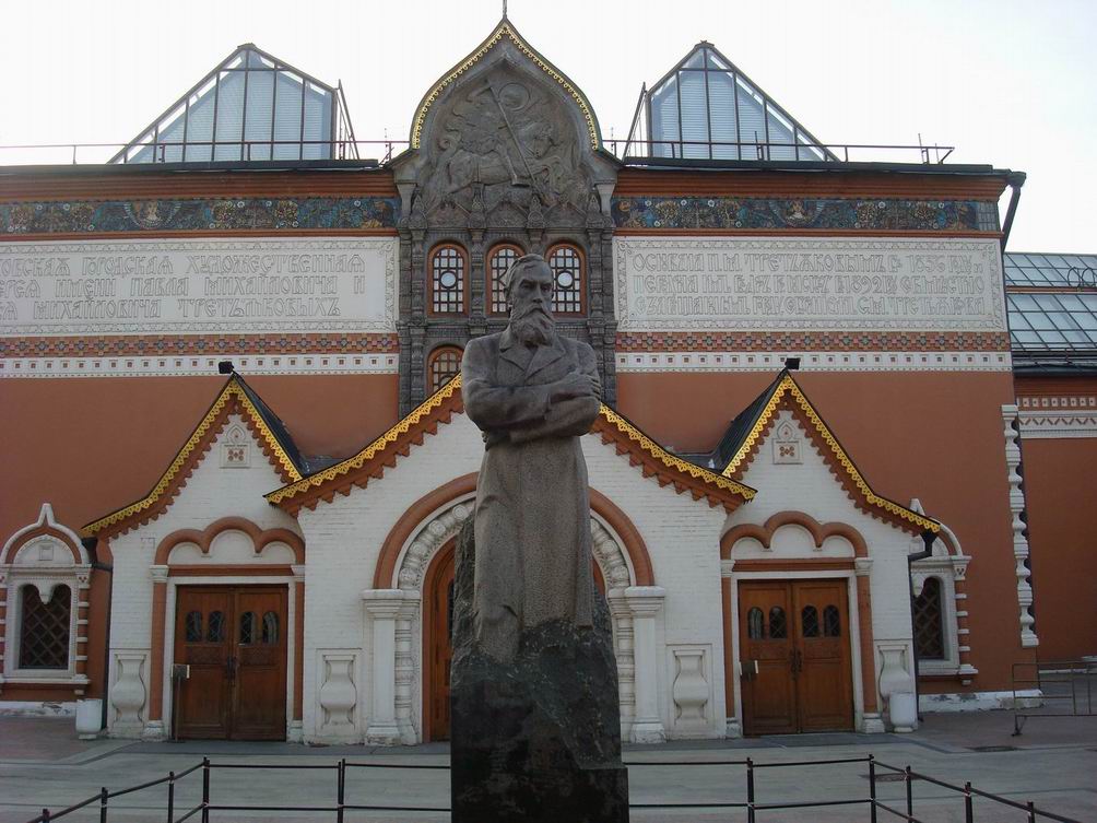 Tretyakov gallery. Лаврушинский переулок 10 Третьяковская галерея. Здание Третьяковской галереи в Лаврушинском переулке. Третьяковская галерея в Москве Павел Михайлович. Знаменитый фасад Третьяковской галереи.